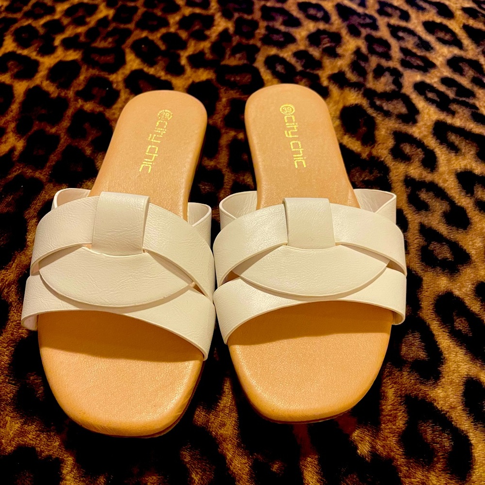 White slides, size 39 (US Size 8.5 - 9) Brand name: City Chic.